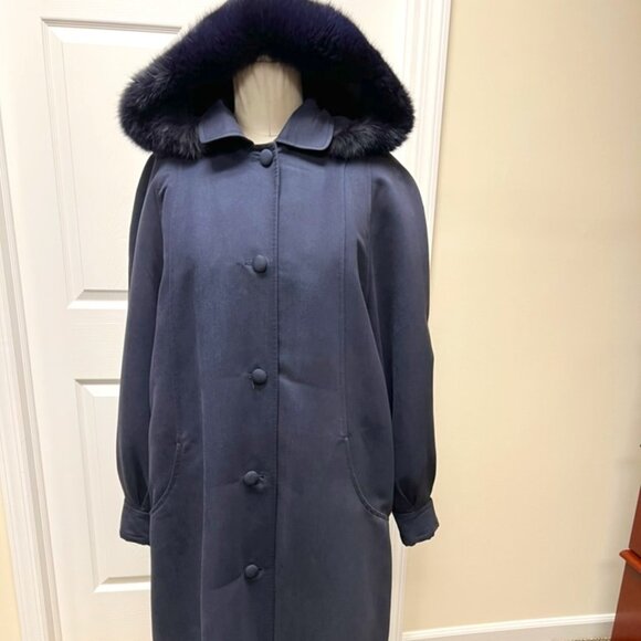 Woman's Fur-lined Navy Trenchcoat: removable lining, and hood Montreal, made. - Picture 3 of 9